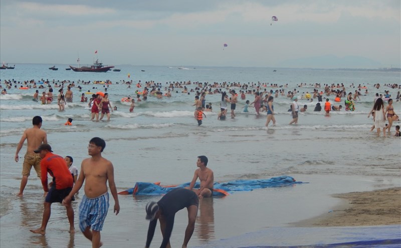 Du lịch biển thu hút nhiều du khách đến TP Đà Nẵng. Ảnh : Hoàng Tỷ