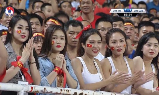 Dàn hot girl cổ vũ đội tuyển U23 Việt Nam