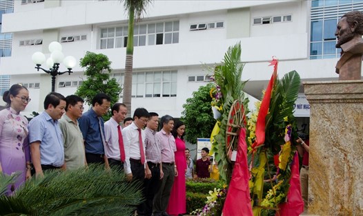 Khu khuôn viên, tượng đài được đặt trang trọng tại BV Hữu Nghị Việt Nam - Cu Ba Đồng Hới. Ảnh: Lê Phi Long