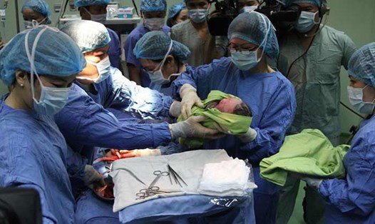 Bệnh viện Phụ Sản - Nhi Đà Nẵng đón đứa trẻ đầu tiên được thực hiện thụ tinh trong ống nghiệm, đến nay, hàng trăm ông bố, bà mẹ đã được giúp đỡ để đạt được ước mơ. Ảnh: ĐN