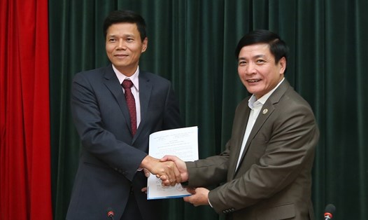 Chủ tịch Tổng LĐLĐ Việt Nam Bùi Văn Cường và Tổng Biên tập Báo Lao Động Nguyễn Ngọc Hiển.