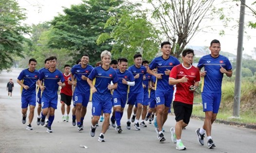 U23 Việt Nam vẫn chưa thể ra sân tập luyện dù đã đến Indonesia 2 ngày vì liên tục bị BTC làm khó. Ảnh: VFF