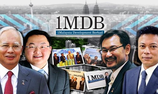 Cảnh sát Malaysia thu giữ các hiện vật trong cuộc điều tra quỹ 1MDB tại Kuala Lumpur ngày 18.5 - Ảnh: KINIBIZ.