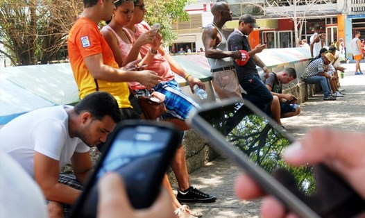 Một điểm kết nối wifi ở Cuba. Ảnh: Cubahora