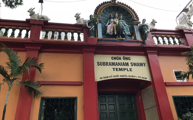 Chùa mang vẻ đẹp kỳ bí, khác lạ với lối kiến trúc độc đáo, riêng biệt... Ảnh: H.V.M