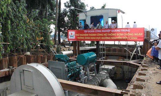 TPHCM vẫn chưa chốt đơn giá thuê "siêu máy bơm" chống ngập đường Nguyễn Hữu Cảnh. Ảnh: M.Q