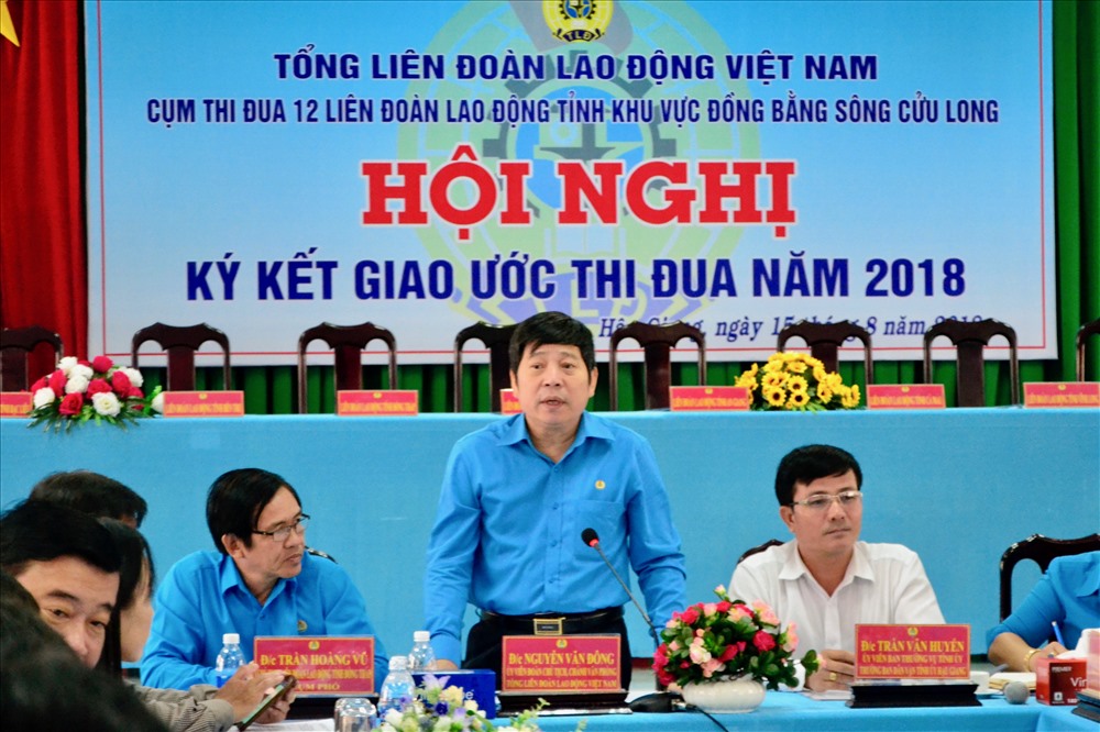 Đồng chí Nguyễn Văn Đông - UV Đoàn Chủ tịch, Chánh Văn phòng Tổng LĐLĐVN phát biểu chỉ đạo tại hội nghị