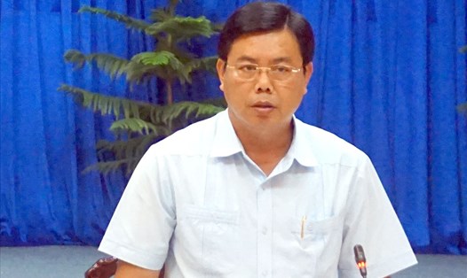 Chủ tịch UBND tỉnh Cà Mau Nguyễn Tiến Hải lưu ý không để tình trạng "chạy chọt" khi HĐLĐ với giáo viên. Ảnh: Nhật Hồ.