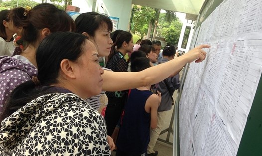 Phụ huynh mong chờ việc thực hiện chính sách miễn học phí cho học sinh đến cấp THCS. Ảnh minh họa: Hải Nguyễn.
