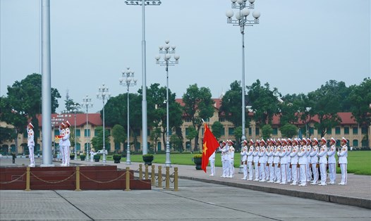 Đội tiêu binh với 34 người, tượng trưng cho 34 chiến sĩ đầu tiên của Đội Việt Nam tuyên truyền giải phóng quân. Ảnh: HẢI NGUYỄN