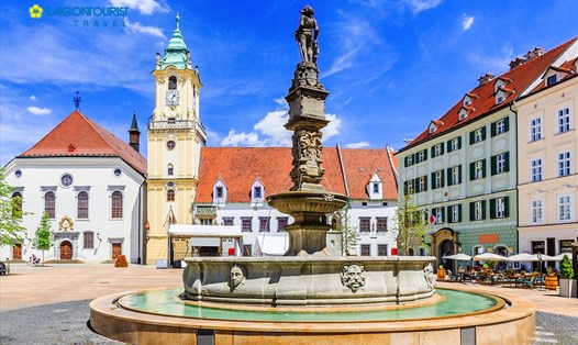 Thủ đô nằm ở biên giới ba quốc gia