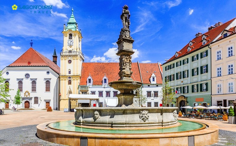 Thủ đô nằm ở biên giới ba quốc gia