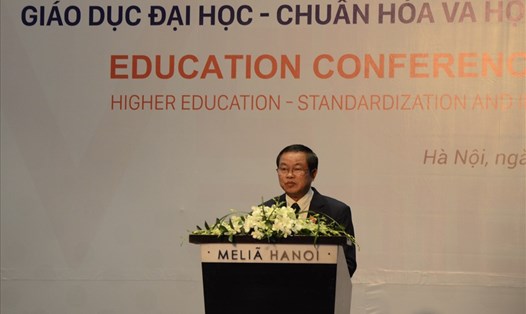 Ủy viên Trung ương Đảng, Phó Chủ tịch Quốc hội, Đại tướng Đỗ Bá Tỵ phát biểu tại hội thảo. Ảnh: Huyên Nguyễn