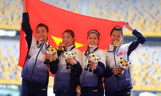 ĐT Điền kinh nữ Việt Nam giành tấm HCV tiếp sức nữ 400m ở SEA Games 2017. Ảnh: H.A