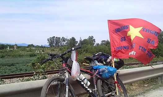 Chiếc xe đạp song hành cùng tôi trong chuyến đạp xe xuyên Việt cùng chú vào thăm ba.