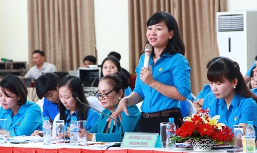 Bà Trương Thị Bích Hạnh – Chủ tịch LĐLĐ tỉnh Bình Dương phát biểu trong hội nghị.