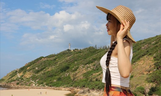 Đứng trên Hải Đăng có thể ngắm nhìn toàn cảnh bãi biển Bãi Môn