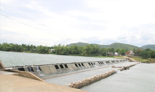 Bức tranh sơn thủy hữu tình ở đập Tam Giang. Ảnh: P.Nhơn