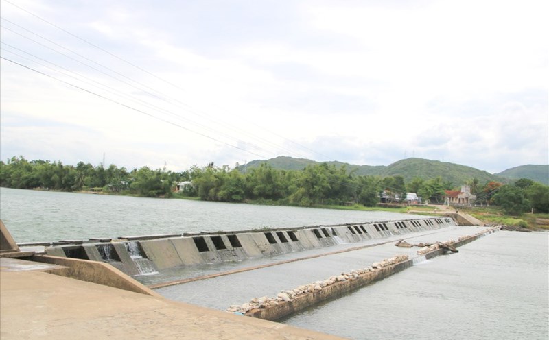 Bức tranh sơn thủy hữu tình ở đập Tam Giang. Ảnh: P.Nhơn