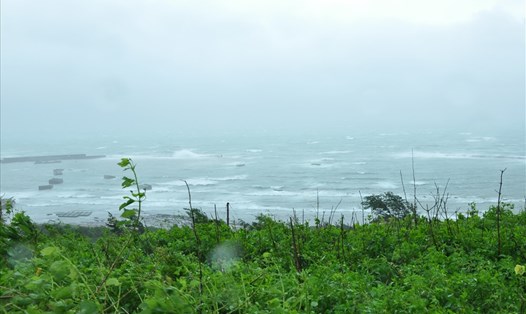 Huyện đảo Bạch Long Vỹ trong bão số 4. Ảnh: CTV