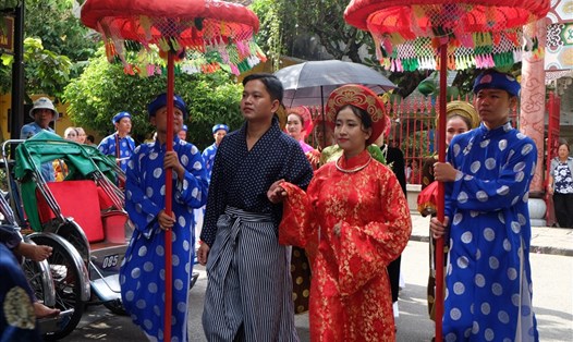 Tái hiện lại đám cưới của Công nữ Ngọc Hoa và chồng là thương nhân Nhật Bản Araki Sotaro. (ảnh: Hoàng Vinh) 