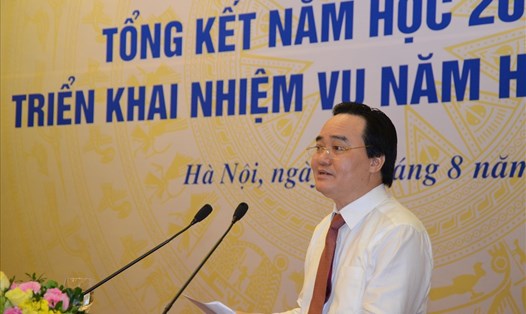 Bộ trưởng Bộ GDĐT Phùng Xuân Nhạ phát biểu đề dẫn tại Hội nghị. Ảnh: Huyên Nguyễn