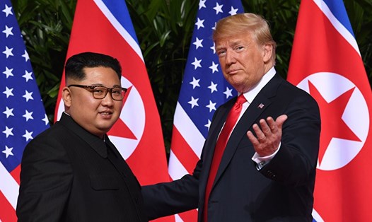Tổng thống Donald Trump và nhà lãnh đạo Kim Jong-un tại hội nghị thượng đỉnh ngày 12.6 ở Singapore. Ảnh: Reuters