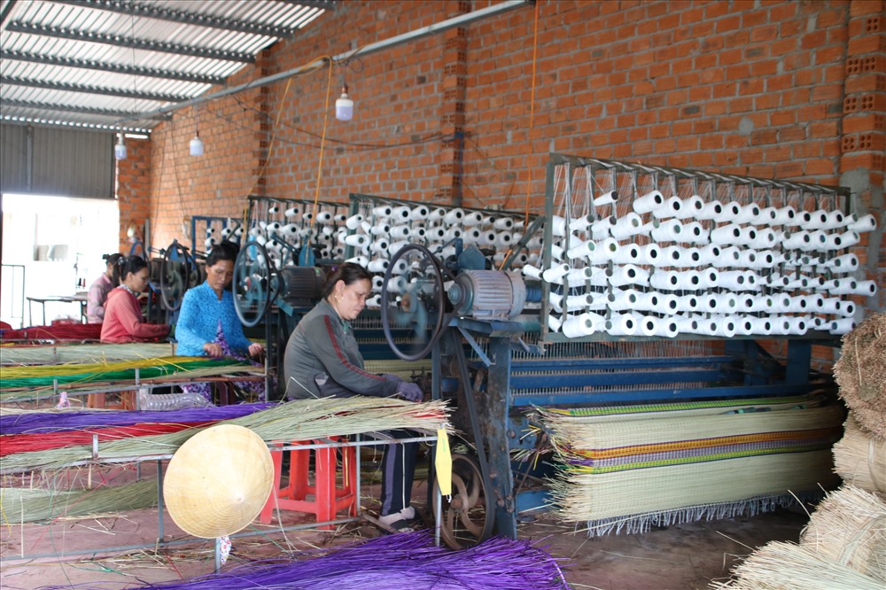 Làng nghề dệt chiếu cói Phú Tân đã tồn tại hàng trăm năm. Ảnh: P.Nhơn