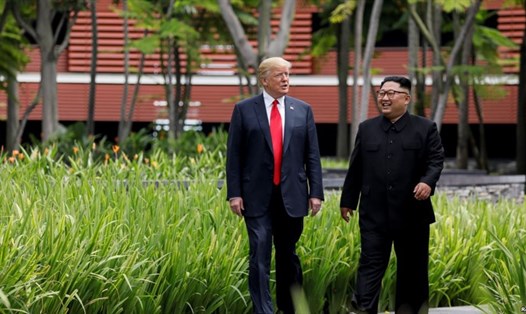Tổng thống Donald Trump và nhà lãnh đạo Kim Jong-un tại hội nghị thượng đỉnh ngày 12.6.2018 ở Singapore. Ảnh: Reuters