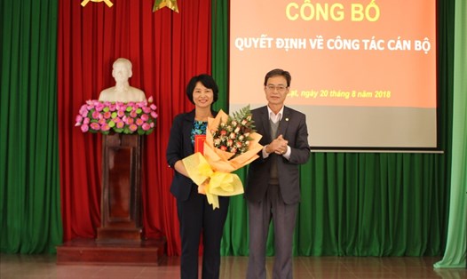 Bà Phạm Thị Phúc, Bí thư huyện Lâm Hà được trao quyết định giữ chức vụ Chủ tịch LĐLĐ tỉnh Lâm Đồng khóa 9 nhiệm kỳ 2018-2023.  