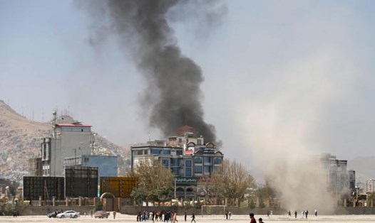 Nhiều tên lửa nã vào thành phố Kabul hôm 21.8. Ảnh: Reuters. 