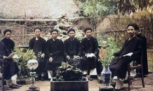 Áo dài của người đàn ông xưa. Ảnh: T.L