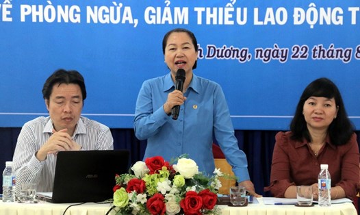 Phó Chủ tịch Tổng LĐLĐVN Nguyễn Thị Thu Hồng chủ trì buổi tập huấn. Ảnh: PV