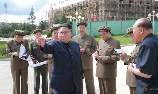 Lãnh đạo Triều Tiên Kim Jong-un trong một chuyến đi thị sát. Ảnh: Reuters. 