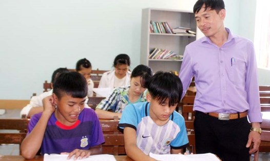 Thầy giáo Hà Mạnh Quyết cho biết thầy ủng hộ đề xuất học sinh được nghỉ ngày thứ Bảy. Ảnh: Viết Đào/Báo Hòa Bình
