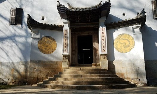 Cổng trước của toà dinh thự họ Vương ở Đồng Văn, Hà Giang. Ảnh: PV