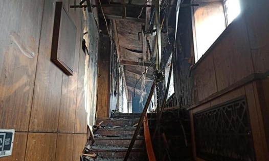 Khách sạn bị thiệt hại sau vụ cháy. Ảnh: Reuters. 