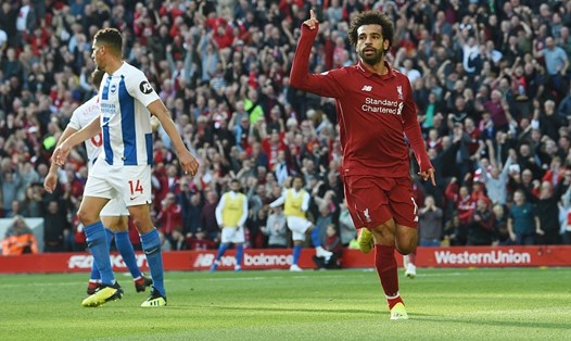 Mohamed Salah (áo đỏ) đã ghi bàn thứ 29 trong 29 trận gần nhất tại sân Anfield. Ảnh: Getty Images