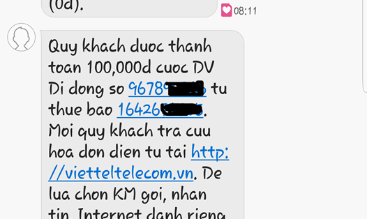 Khách hàng ngỡ ngàng vì bỗng dưng có người thanh toán “hộ” phí dịch vụ điện thoại. Ảnh: Đ.T