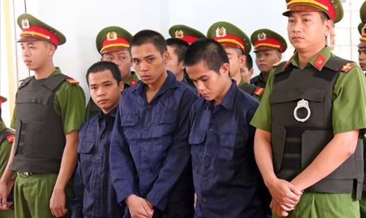 Các bị cáo trong vụ án gây rối trật tự công cộng tại khu vực xã Hòa Minh, H.Tuy Phong (Bình Thuận) được xét xử vào cuối tháng 7. Ảnh: MINH CHÂU