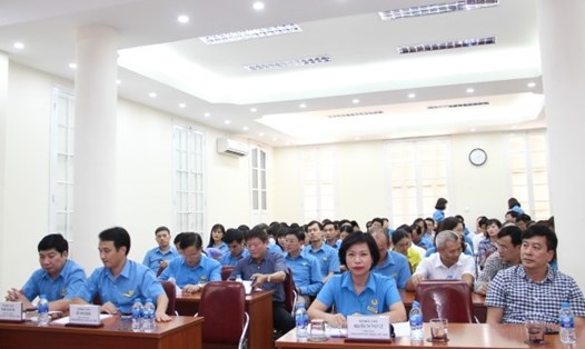 Đồng chí Nguyễn Thị Thủy Lệ - Ủy viên Ban cán sự đảng Bộ Xây dựng, Ủy viên BCH Tổng LĐLĐVN, Chủ tịch CĐXDVN dự và chỉ đạo hội nghị.