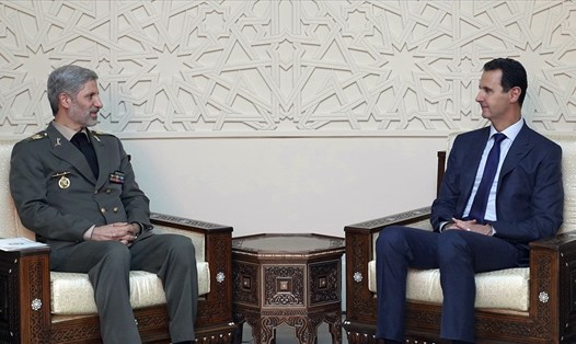 Tổng thống Bashar al-Assad tiếp Bộ trưởng Quốc phòng Iran Amir Hatami (trái) ngày 26.8. Ảnh: SANA