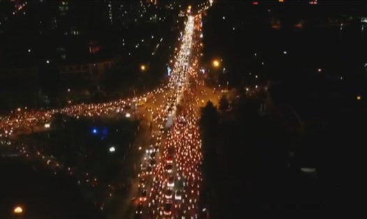 Nhiều tuyến đường tại TP Vinh, Nghệ An bị ùn tắc