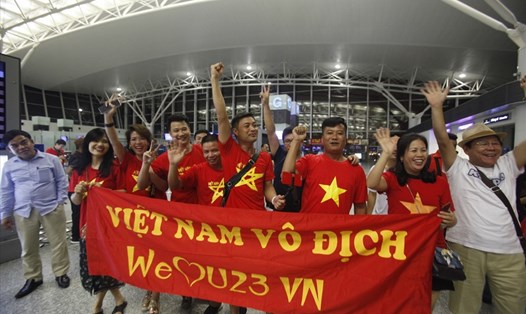 Các cổ động viên Quảng Ninh lên đường cổ vũ U23 Việt Nam. Ảnh: Đăng Huỳnh
