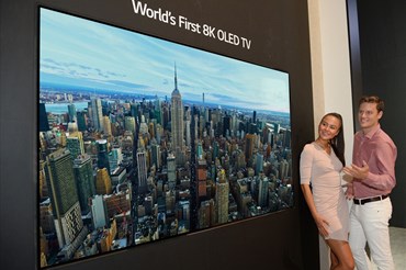 Chiếc TV OLED độ phân giải 8K đầu tiên trên thế giới.