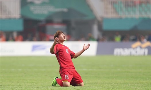 Minh Vương ăn mừng sau khi lập siêu phẩm đá phạt vào lưới U23 Hàn Quốc. Ảnh: Đ.Đ