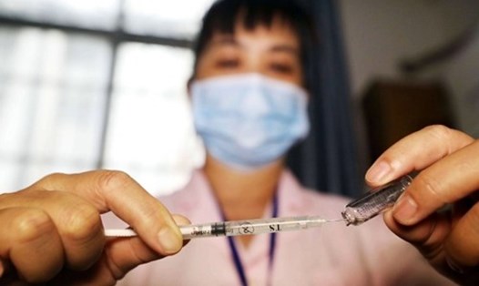 Vụ bê bối vaccine của công ty công nghệ sinh học Changsheng đang gây chấn động khắp Trung Quốc. Ảnh: Theo AFP
