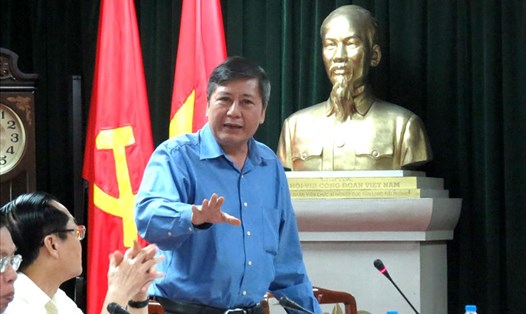 Phó Chủ tịch Thường trực Tổng LĐLĐVN Trần Thanh Hải - Chủ tịch HĐTT chức danh Viện trưởng Viện Công nhân và Công đoàn đánh giá về đề án của thí sinh.