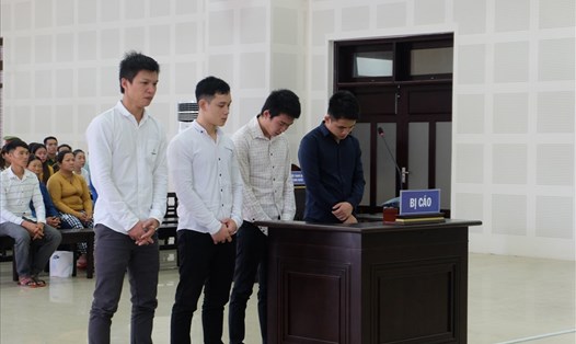 4 bị cáo tại phiên tòa sơ thẩm ngày 30.8. (ảnh: Hoàng Vinh) 