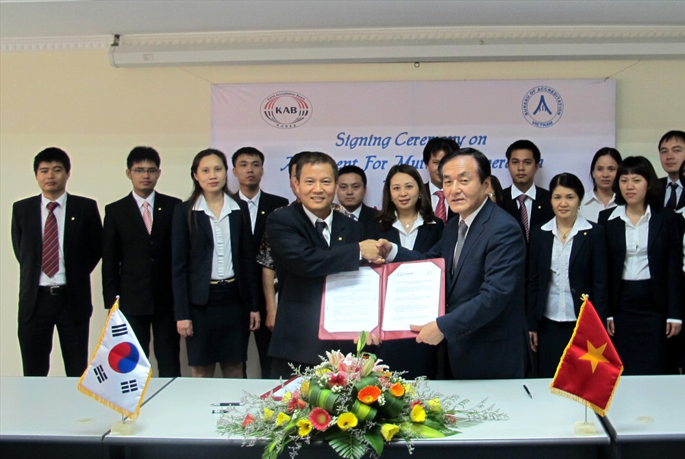 Giám đốc BoA và Chủ tịch KAB ký kết thoả thuận hợp tác Công nhận.